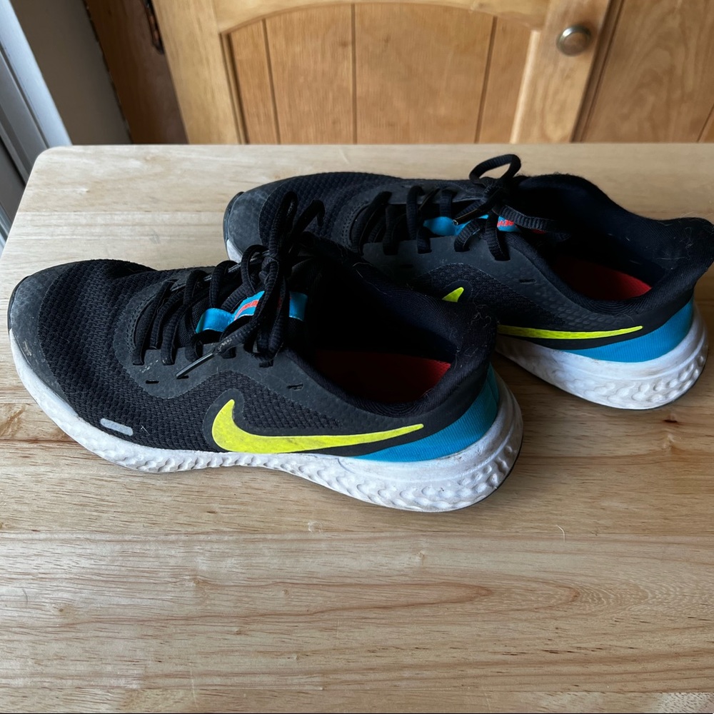 Nike Revolution 5